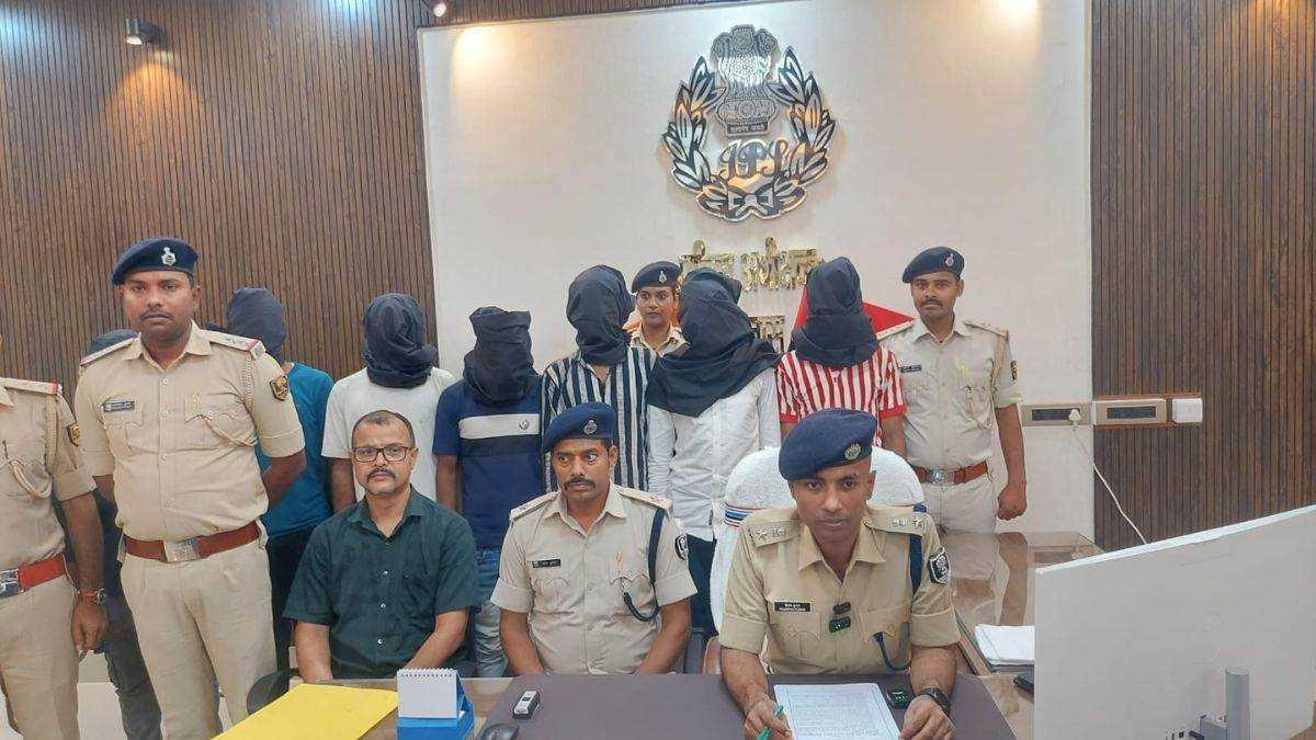 बिहार : रोहतास में वाहन लूट गिरोह का सरगना सहित 7 गिरफ्तार, कई गाड़ियां बरामद